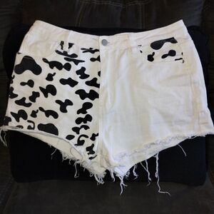 White cow pattern jean shorts Sz L